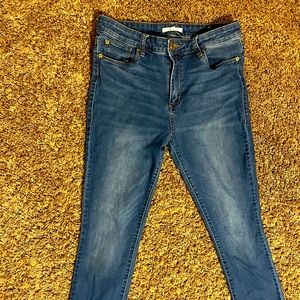 Vaqueros muy cómodos, pero estoy creciendo y cada semana me quedan más pequeños